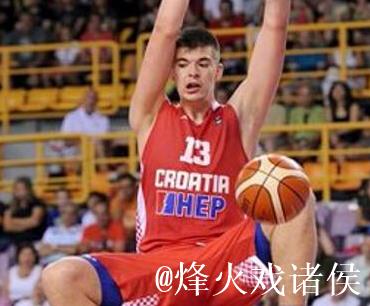 伊维察-祖巴茨半场出战17分钟，3投2中得到4分7篮板