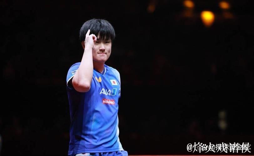 张本智和跪地捂脸!现场摆造型为教练儿子庆生,4次致敬樊振东 张本智和跪地捂脸!现场摆造型为教练儿子庆生,4次致敬樊振东